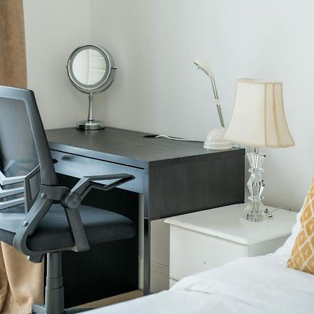 Crossharbour Canary Wharf 2 Bed Duplex Apartment ロンドン エクステリア 写真