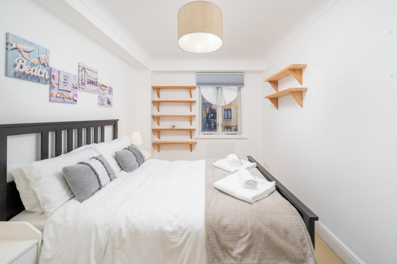 Crossharbour Canary Wharf 2 Bed Duplex Apartment ロンドン エクステリア 写真